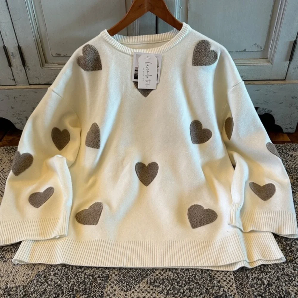 New Heart Embroidered Patch White Pullover Crew Neck Sweater Top - Picture 4 of 9